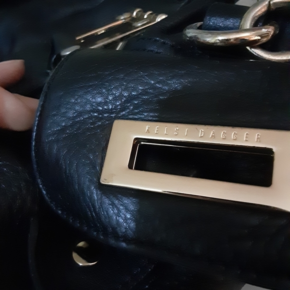 Kelsie Dragger Black Leather Shoulder bag - Picture 14 of 15